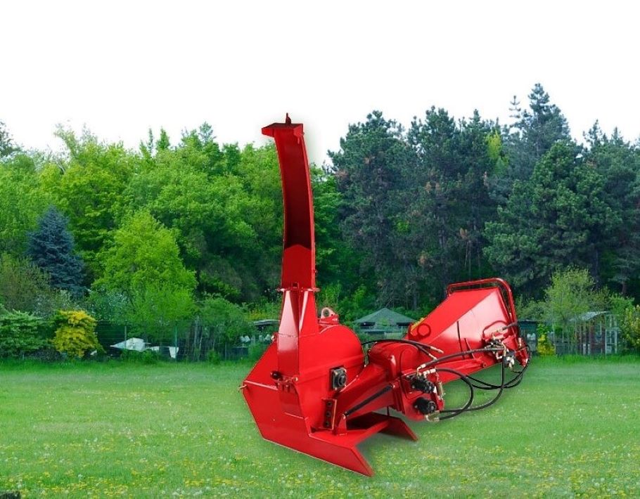 What is the difference between a wood chipper and a wood shredder? 